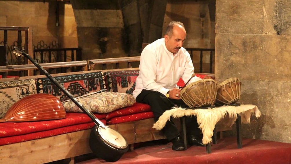 Charger l’élément 3 sur 5. Musician in a Turkish Theater