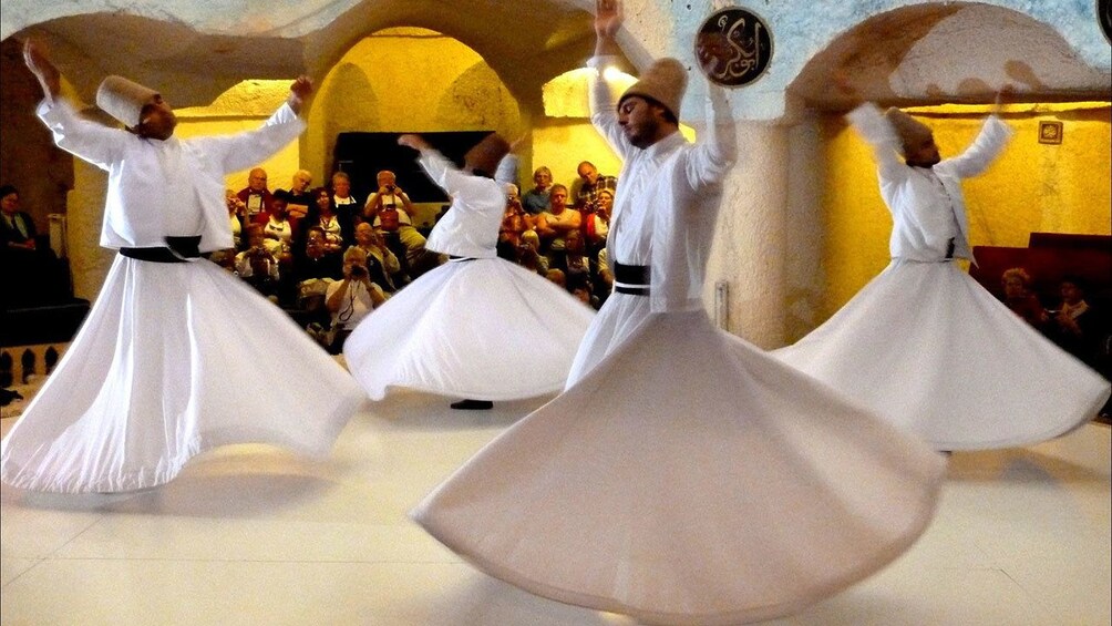 Charger l’élément 2 sur 5. Whirling Dervishes