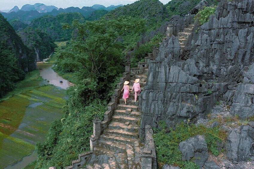 Trang An Hoa Lu Mua Cave Tour [Japanese guide, limousine bus, small boat boarding fee, lunch included]
