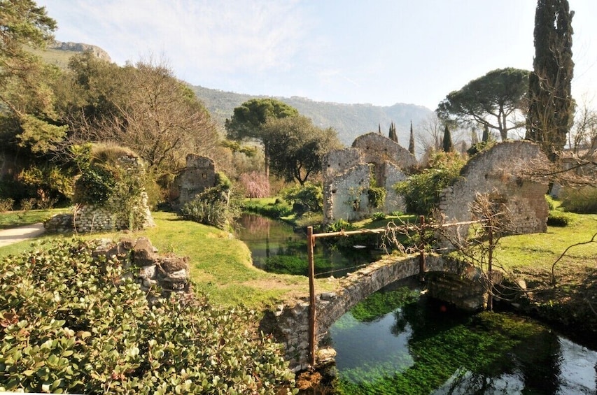 Garden of Ninfa & Sermoneta Day Trip from Rome