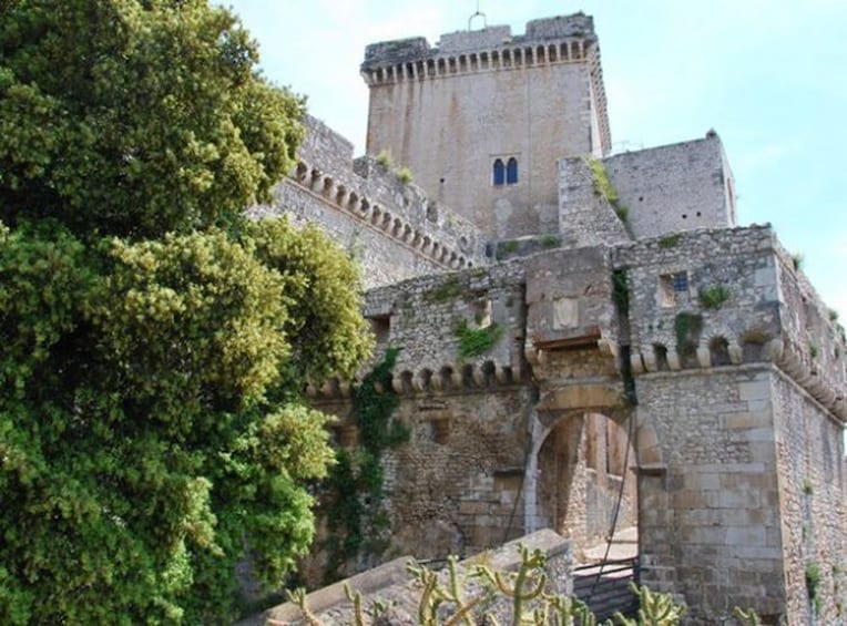 Garden of Ninfa & Sermoneta Day Trip from Rome