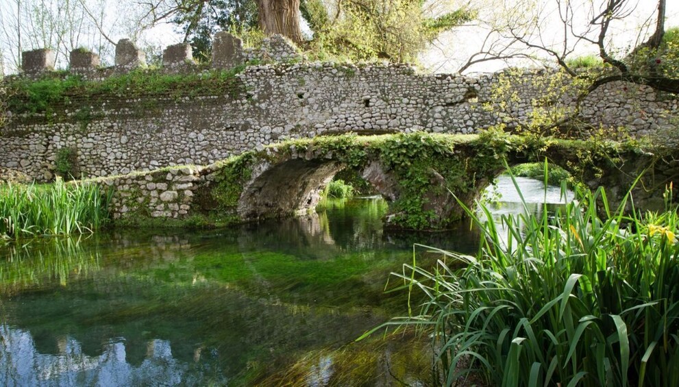 Garden of Ninfa & Sermoneta Day Trip from Rome