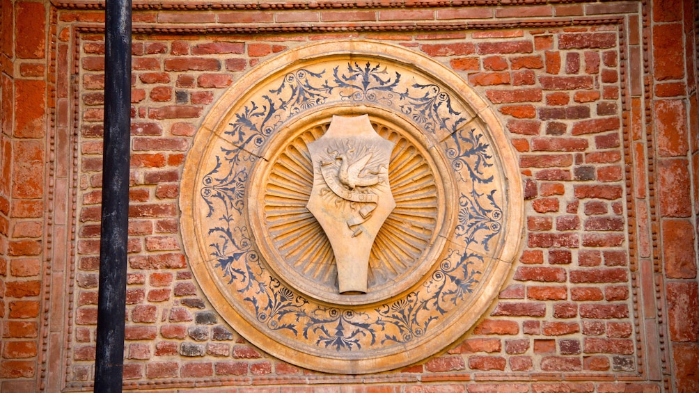 Ornate decor on the exterior wall of Santa Maria Delle Grazie in Milan