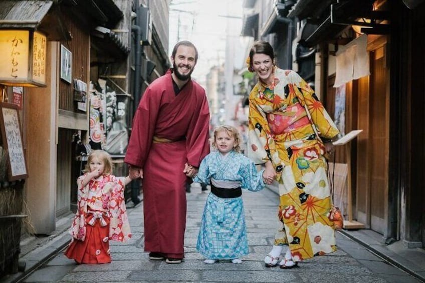 Kyoto Private Photoshoot Experience with a Professional Photographer