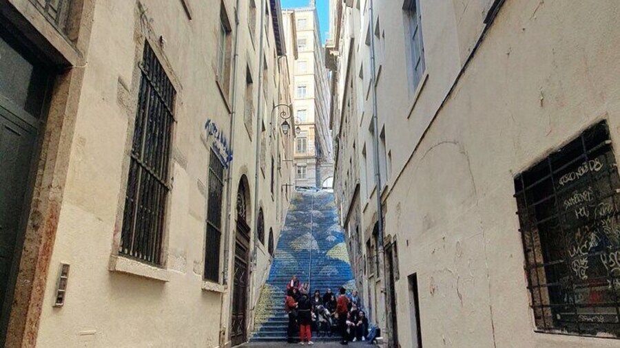 Storytelling tour of Croix-Rousse in French