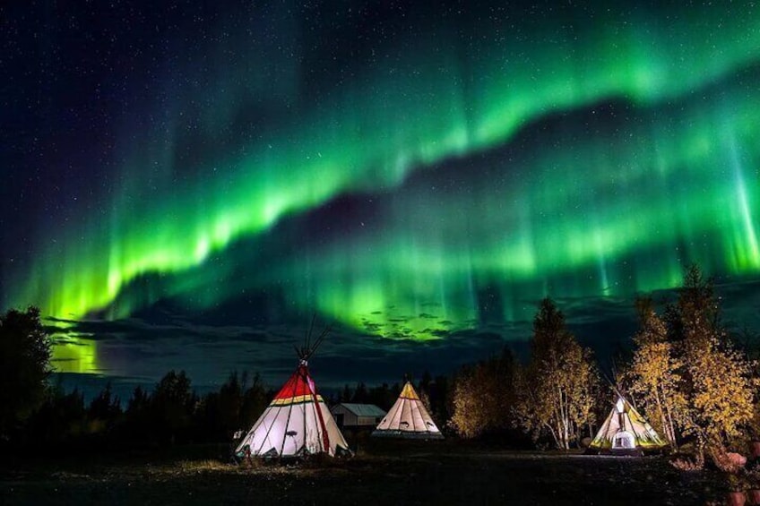 Yellowknife 4D3N Aurora Viewing Tour Package Including 3-Nights 4Stars Hotel 