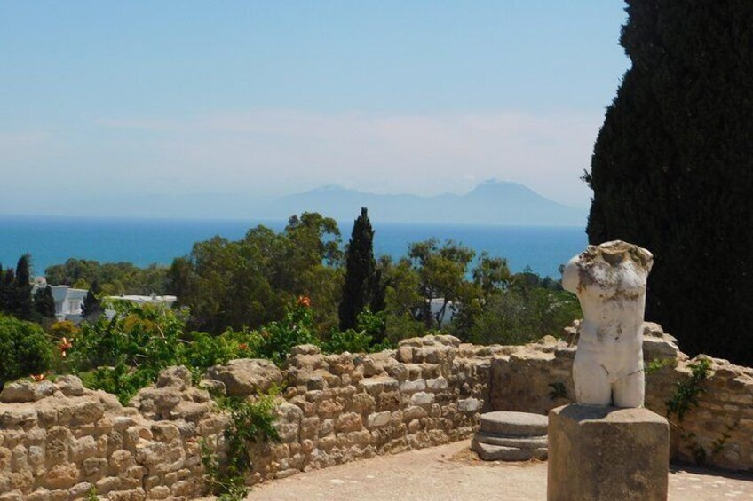 "Self-guided" bike tour of Carthage archeological site