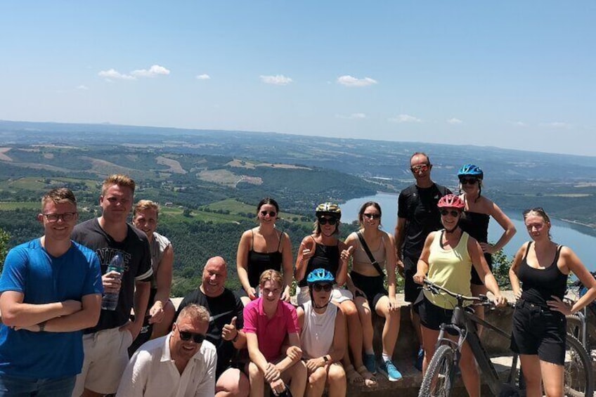 Enobike tour to Lake Corbara and Titignano Castle