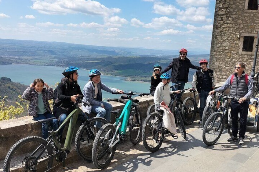 Enobike tour to Lake Corbara and Titignano Castle