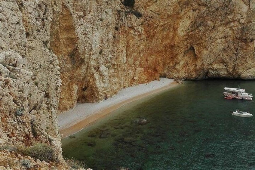 Golden beach, Wild bays