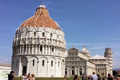 Visit with an authorised guide the Plaza de la Catedral and all its monumen...