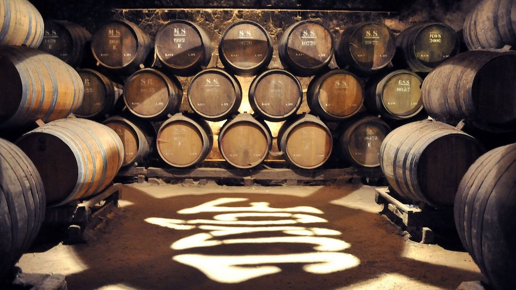 Apri foto 3 di 5. Wine cellar in Lisbon