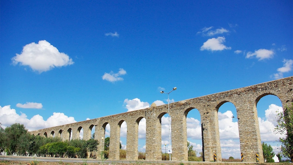 Landscape view of aqueduto da água de prata