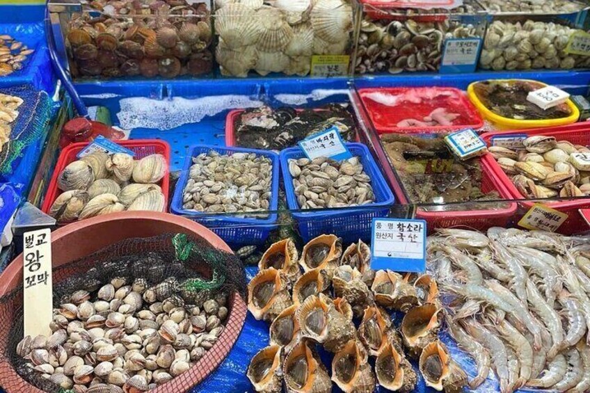 Noryangjin Fish market and Historical Park Walking Experience