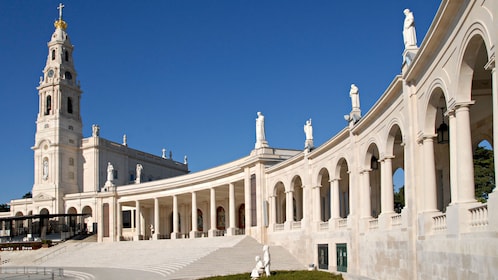 Excursion d'une journée en petit groupe dans 4 villes : Fátima, Nazaré, Bat...