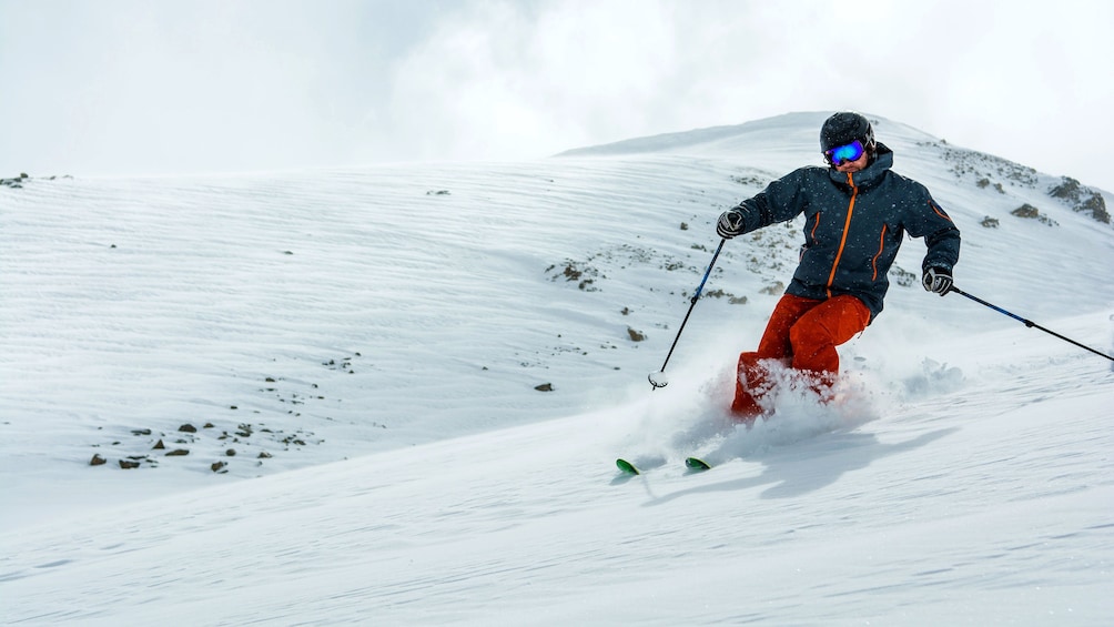 Cargar ítem 5 de 5. Skier in Colorado