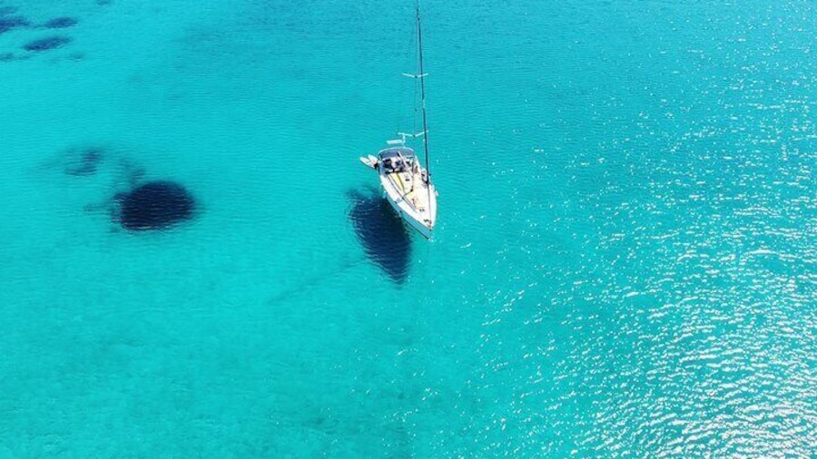 Rhenia Karantina beach