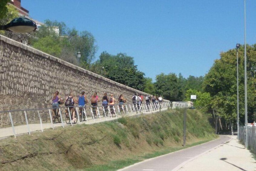 Bicycle tour with guide from old to new