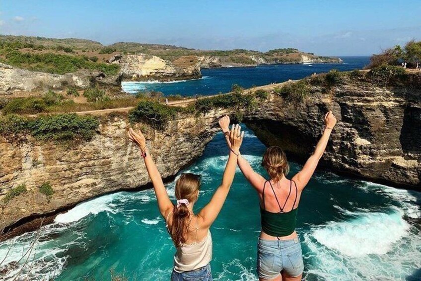 East and West Nusa Penida Beach Tour with Japanese-Speaking Guide (from Bali)