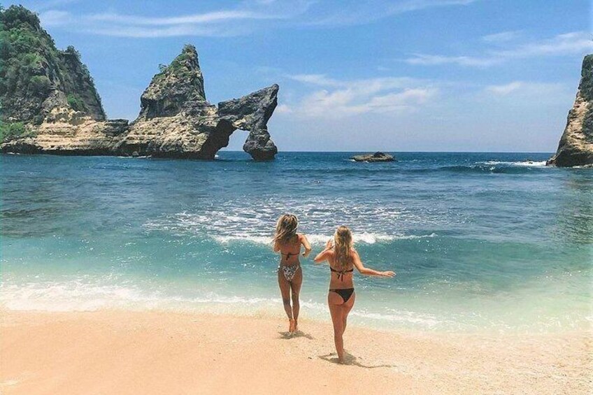 East and West Nusa Penida Beach Tour with Japanese-Speaking Guide (from Bali)