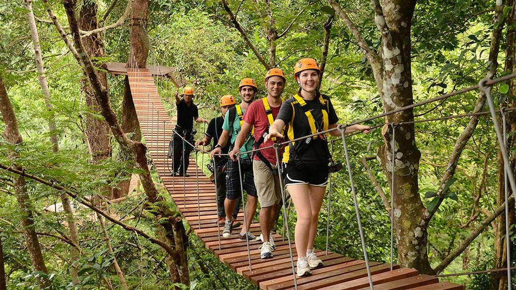 แสดงภาพที่ 3 จาก 5 Group crossing a bridge on the Flying Hanuman Course in Phuket