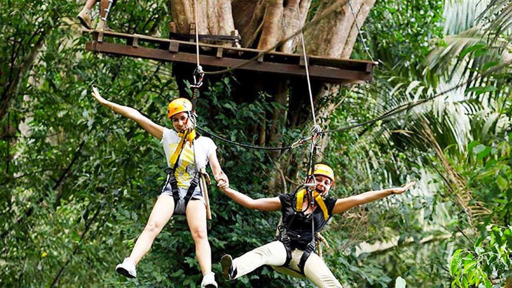 แสดงภาพที่ 2 จาก 5 Two ladies having fun on the Flying Hanuman Course in Phuket