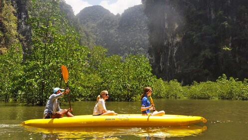 Kokopäivän Phang Nga Bayn kanootti- ja pikavene-retki lounaalla