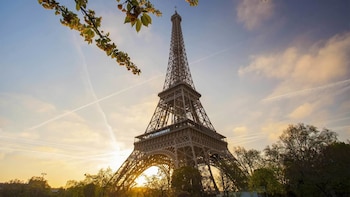 Skip-the-Line Eiffel Tower & Paris Highlights