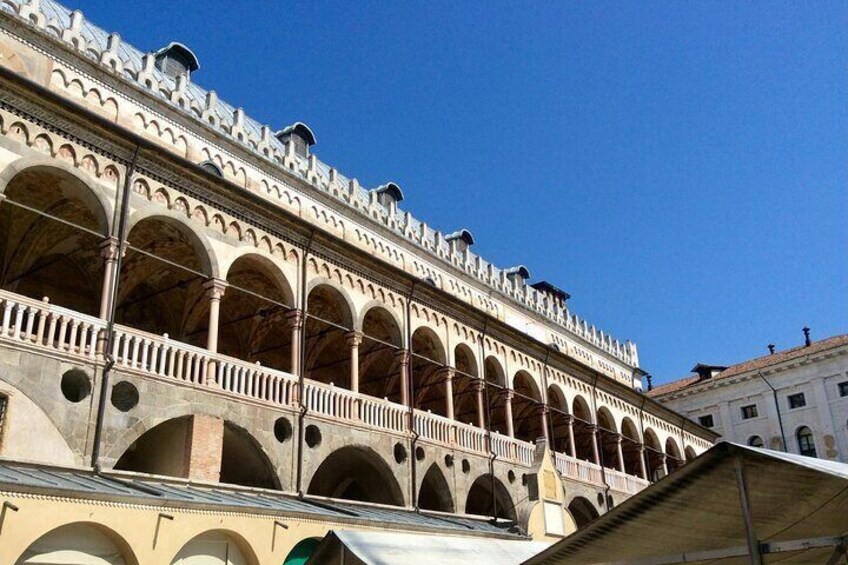 Palazzo della Ragione (covered food market) 