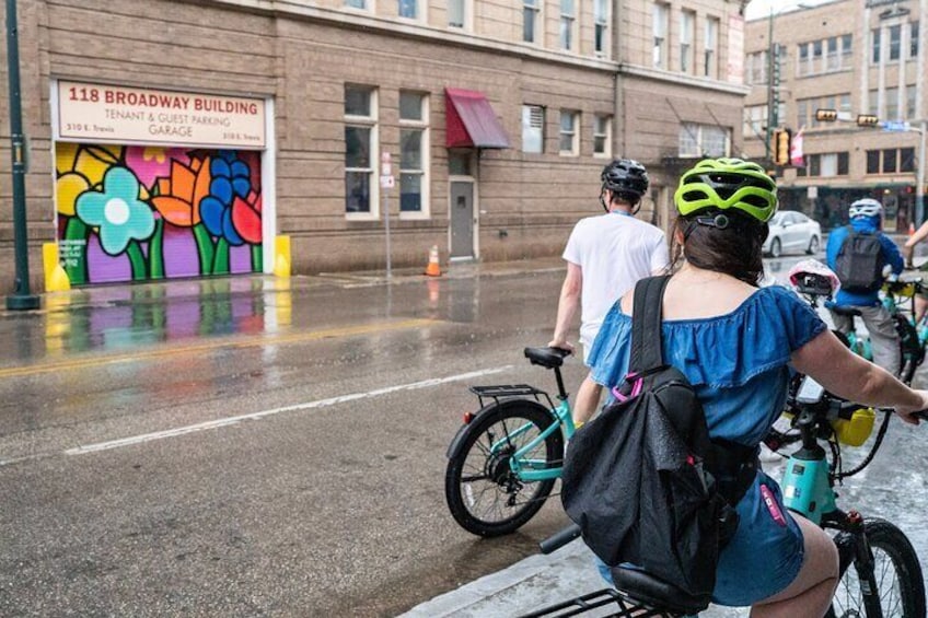 San Antonio: Murals, Street Art and Hidden Gems E-Bike Tour
