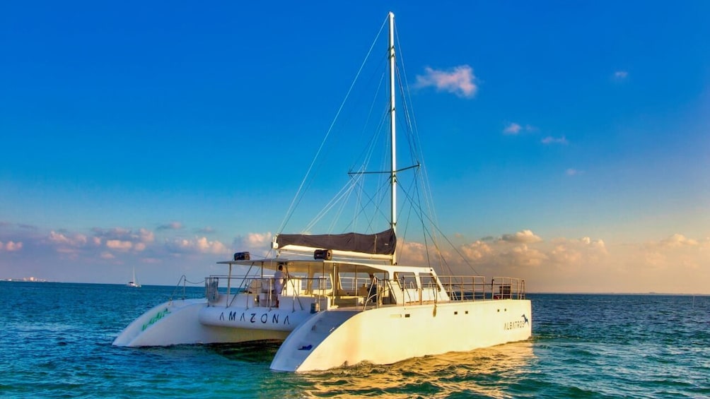 Luxury Sailing to Isla Mujeres with lunch & Premium Open Bar