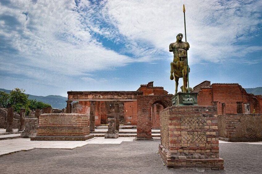 Full-Day Tour of the Amalfi Coast and Pompeii from Naples