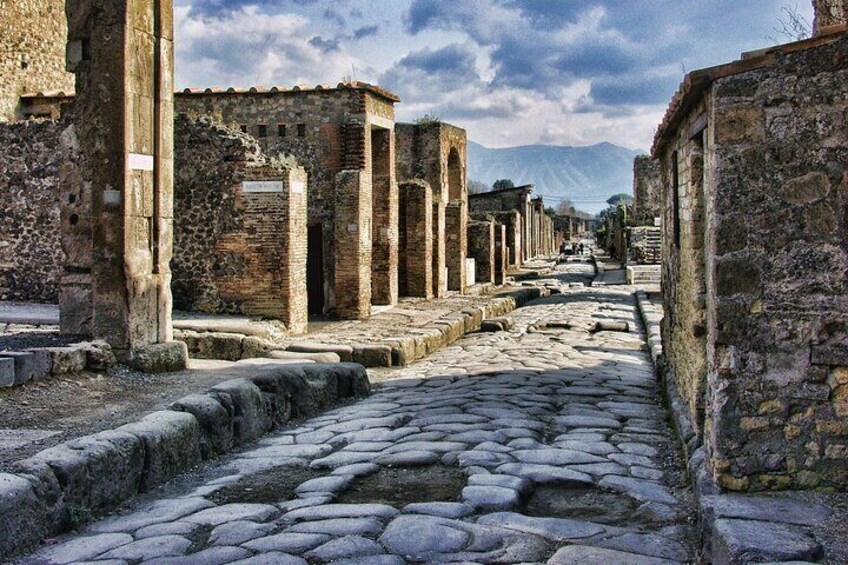 Full-Day Tour of the Amalfi Coast and Pompeii from Naples