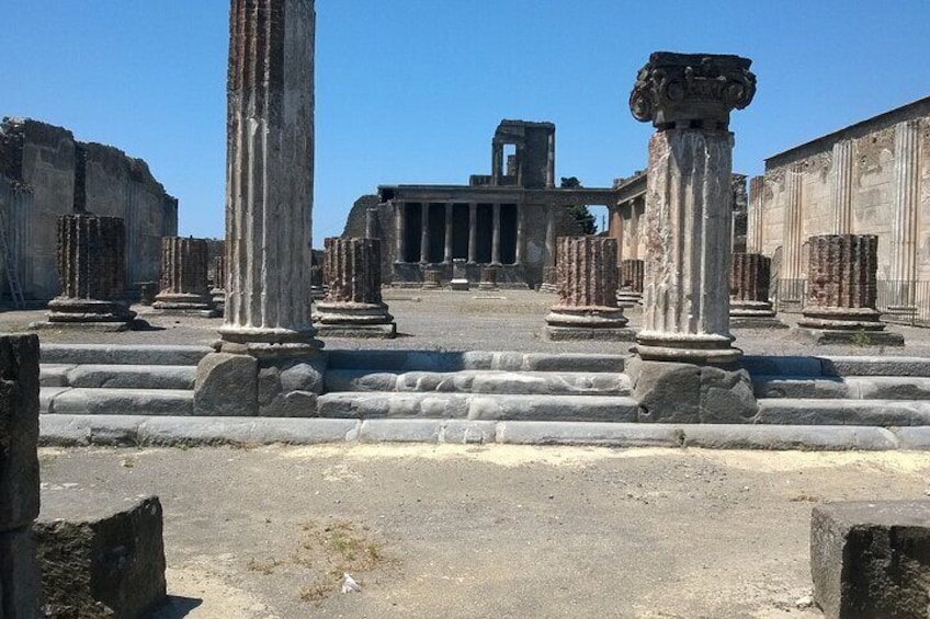 Full-Day Tour of the Amalfi Coast and Pompeii from Naples