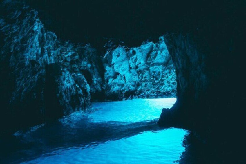 Blue Cave Full-Day Boat Tour with Hvar and 5 Islands 