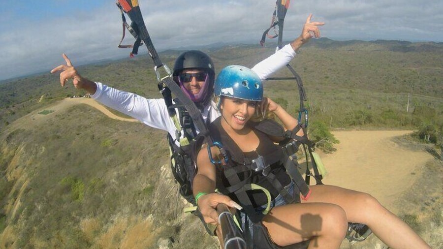 Full-Day Montañita Tour with Paragliding from Guayaquil