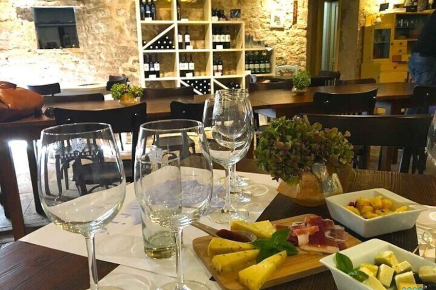Half-Day Wine Tour Visiting 2 Wineries in Hvar