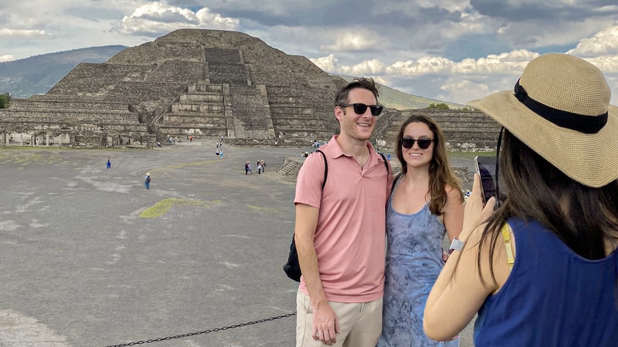 Combo: Teotihuacan & Guadalupe Shrine + Xochimilco, Coyoacan & Frida Kahlo