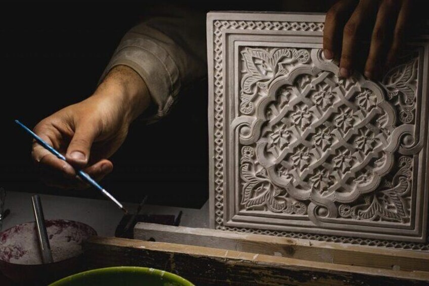 Guided tour - Nazaries Yeserías Art Workshop in Granada