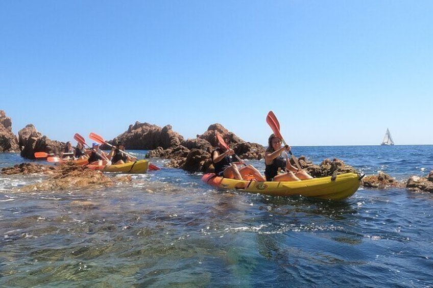 Barcelona to Costa Brava: Kayak, Snorkel, Photos, Lunch & Beach