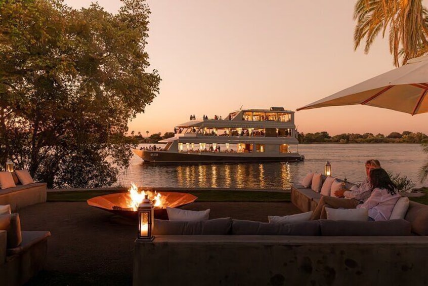 Half-Day Eatery Dinner and Sunset Cruise in Zambezi River