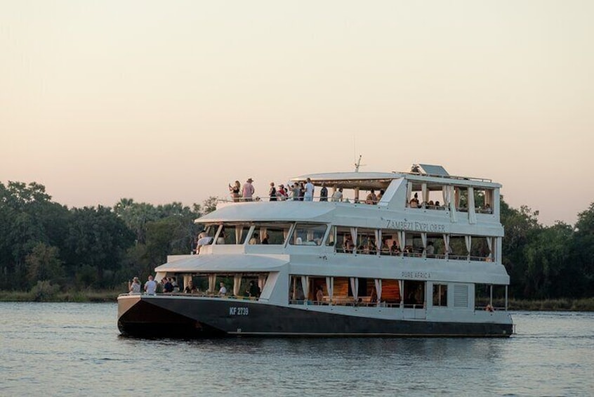 Half-Day Eatery Dinner and Sunset Cruise in Zambezi River