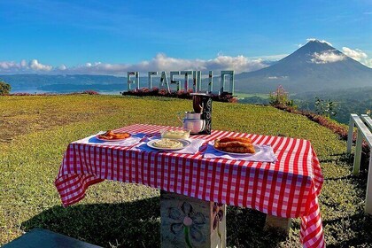 Views Of heaven, peasant afternoons Volcano & Lake