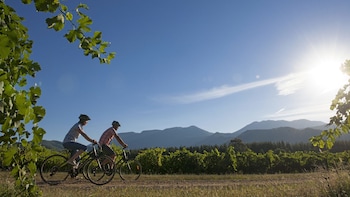 4-Day Self-Guided Winery Cycling Tour from Beechworth to Bright Farm