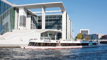 Spree River Sightseeing Cruise with Cake & Drink
