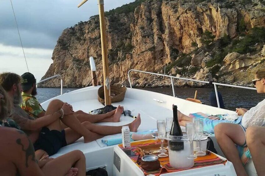 Private 4-hour Mediterranean Boat Tour in Ibiza with Snorkeling