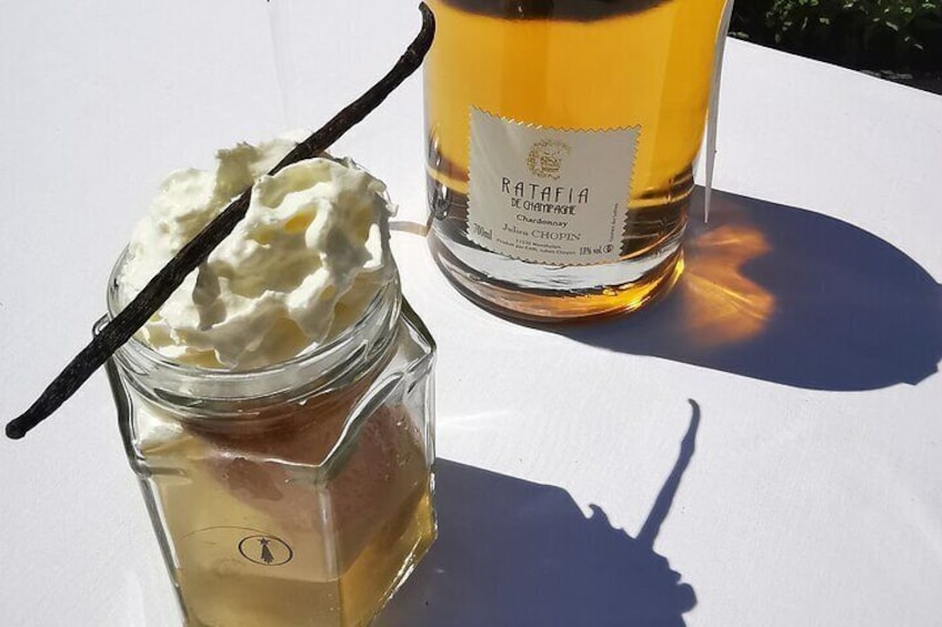 A dessert signed "Champagne Julien Chopin" ... Le baba au Ratafia