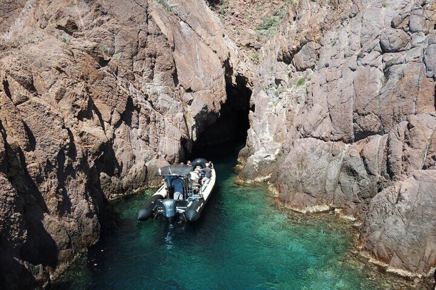 Departure from Fréjus - red rocks of the Estérel