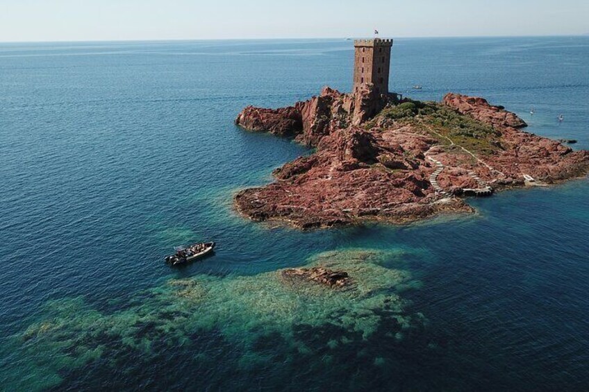 Departure from Fréjus - red rocks of the Estérel