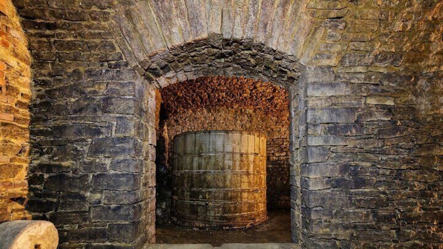 Hidden Brewery Caverns Tour in Cincinnati with Beer Tasting